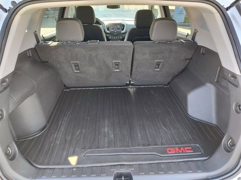 Used 2022 GMC Terrain SLE image 8