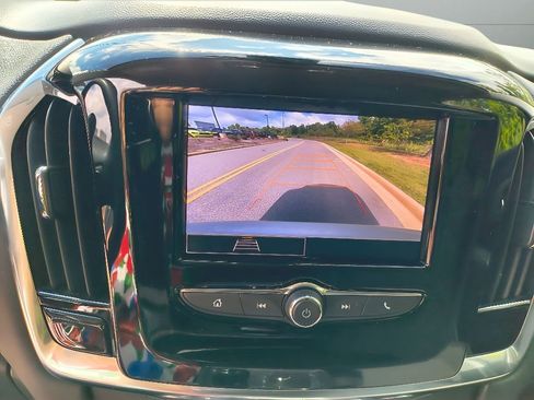 Used 2021 Chevrolet Traverse LS FWD image 20