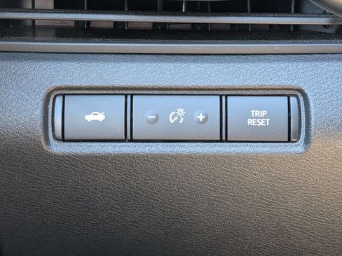 Used 2025 Nissan Altima 2.5 SV FWD image 17