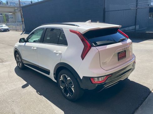 Used 2024 Kia Niro Wind w/ Wind Preserve Package FWD image 5