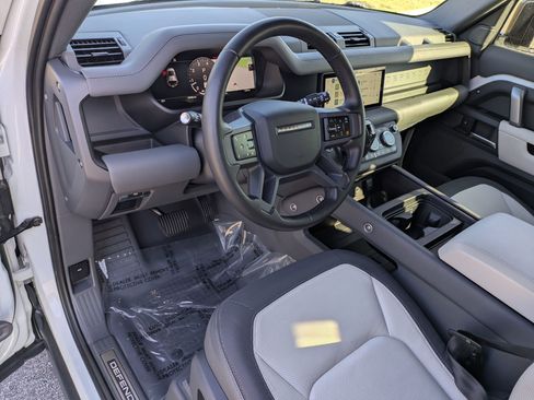 Certified 2023 Land Rover Defender 110 X-Dynamic SE image 9