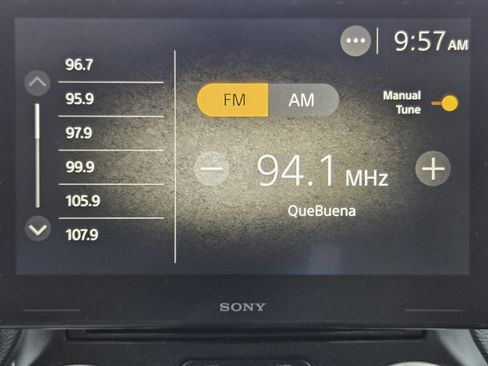 Used 2017 Jeep Wrangler Unlimited Rubicon w/ Connectivity Group AWD/4WD image 13