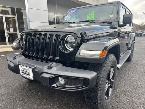 Used 2022 Jeep Wrangler Unlimited Sahara AWD/4WD image 2
