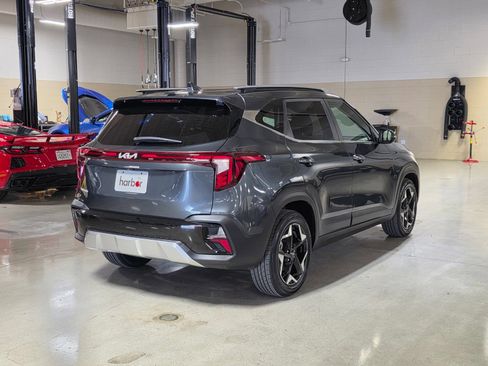 Used 2024 Kia Seltos EX FWD image 7