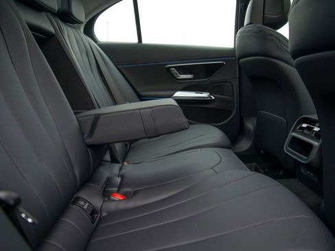 New 2026 Mercedes-Benz E 350 4MATIC Sedan image 14