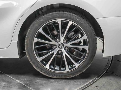 Used 2019 Toyota Camry SE image 12