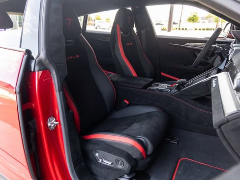 Used 2024 Lamborghini Urus Performante AWD/4WD image 56