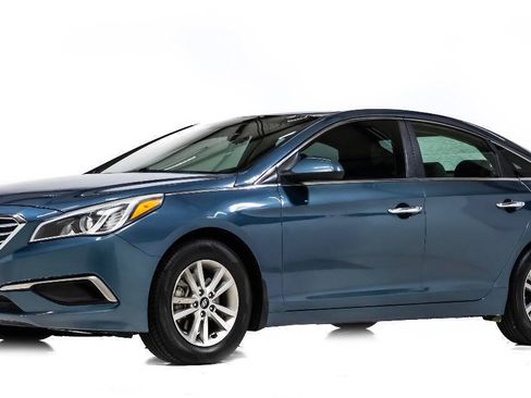Used 2016 Hyundai Sonata SE FWD image 2