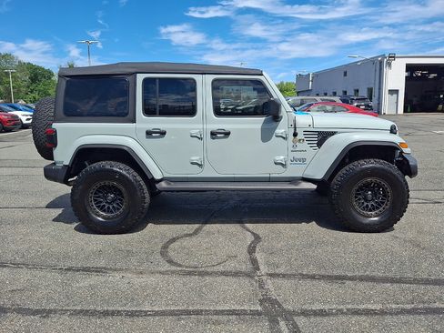 Used 2023 Jeep Wrangler Unlimited Sahara w/ Cold Weather Group AWD/4WD image 7
