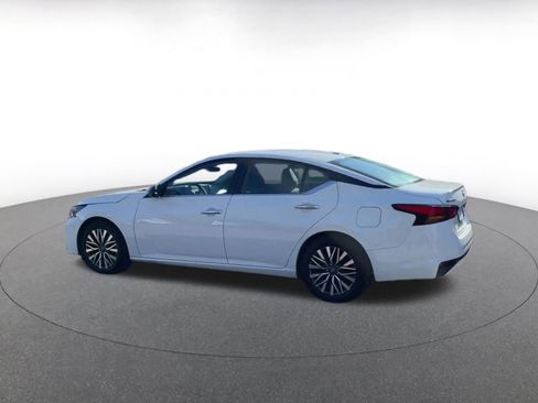 Used 2025 Nissan Altima 2.5 SV image 9