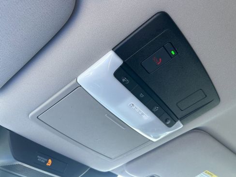 Used 2025 Nissan Pathfinder SV FWD image 47