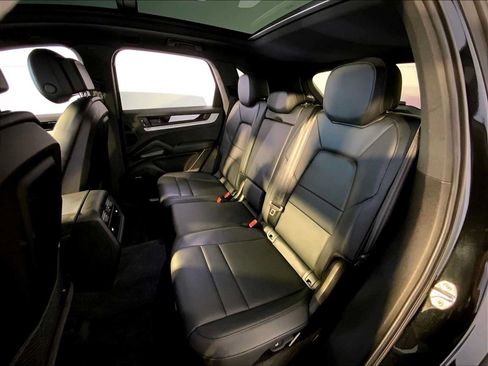 Certified 2024 Porsche Cayenne AWD/4WD image 24