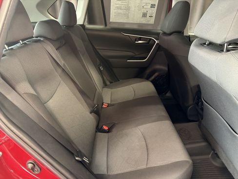 Used 2025 Toyota RAV4 XLE FWD image 33