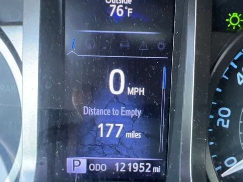 Used 2016 Toyota Tacoma Limited w/ Towing Package AWD/4WD image 15