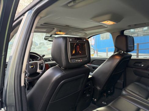 Used 2011 Chevrolet Avalanche LTZ image 12