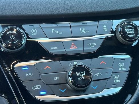 Used 2025 Chrysler Pacifica Select FWD image 22