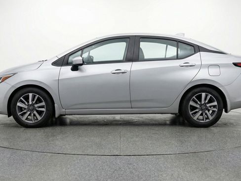 Used 2025 Nissan Versa SV image 5