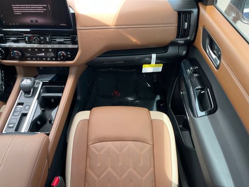 New 2026 Nissan Pathfinder Platinum w/ Accent Package FWD image 15