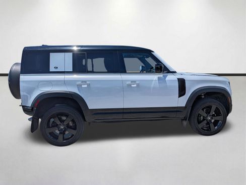 Used 2023 Land Rover Defender 110 V8 AWD/4WD image 3