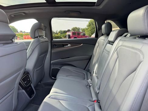 Used 2019 Lincoln Nautilus Reserve image 35