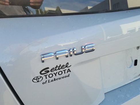 Certified 2017 Toyota Prius Four Touring FWD image 11