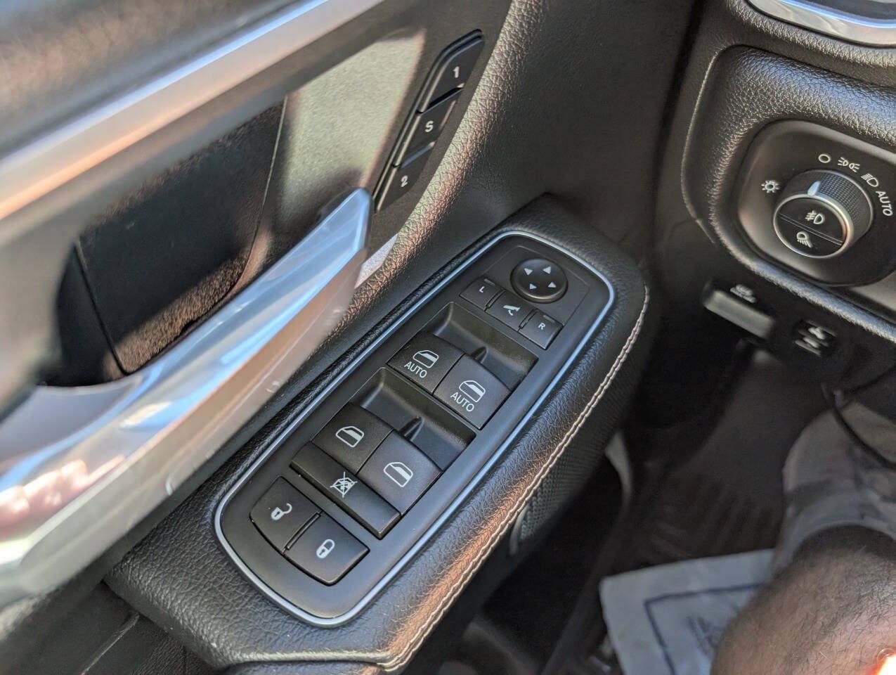 Used 2020 RAM 1500 Laramie AWD/4WD image 18