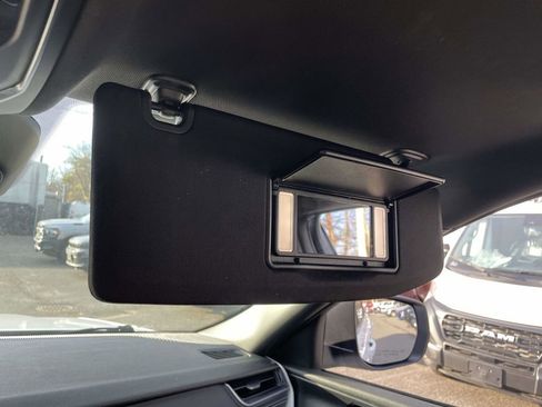 Used 2025 Jeep Grand Cherokee Laredo X image 38