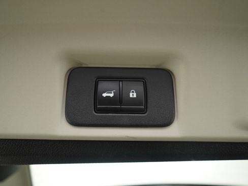 Used 2024 Nissan Ariya AWD image 11