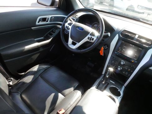Used 2013 Ford Explorer XLT FWD image 9