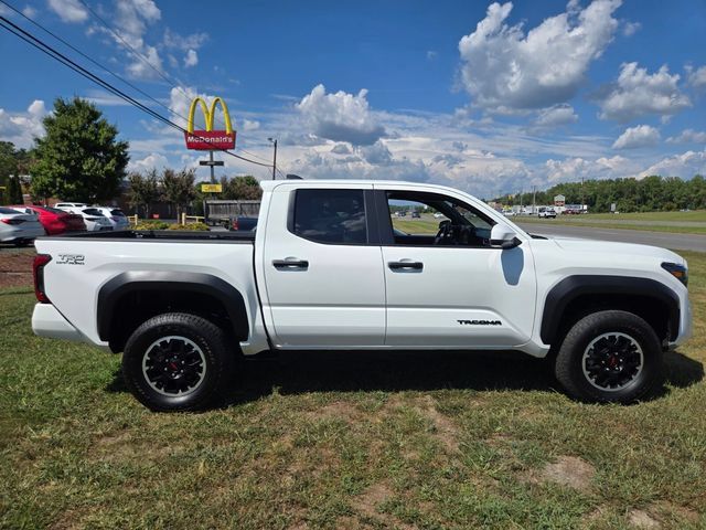 Used 2025 Toyota Tacoma TRD Off-Road AWD/4WD image 9