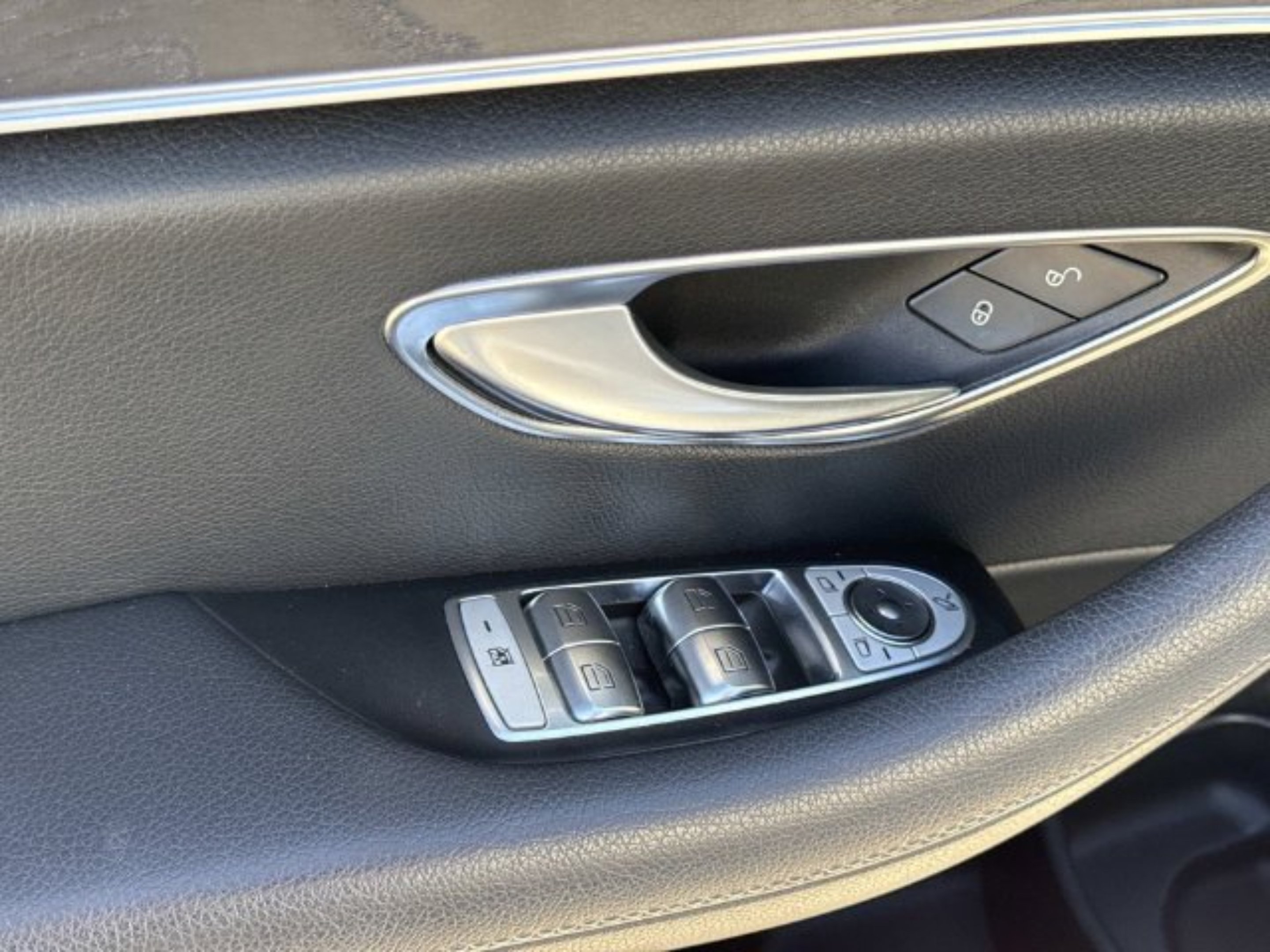 Used 2020 Mercedes-Benz E 350 4MATIC Sedan image 15