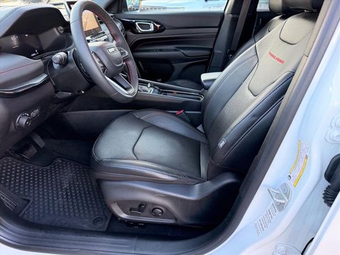 Used 2024 Jeep Compass Trailhawk w/ Trailhawk Elite Group image 12