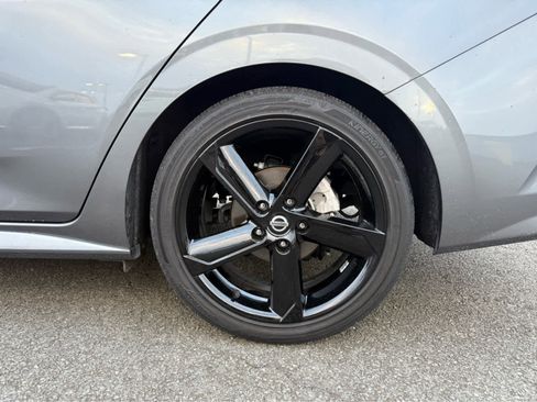 Used 2022 Nissan Sentra SR w/ SR Premium Package image 5