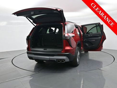 Used 2025 Chevrolet Traverse LT w/ Driver Confidence Package image 42