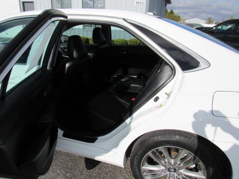 Used 2017 Toyota Camry SE w/ Moonroof Package image 30