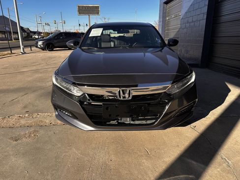 Used 2018 Honda Accord Sport image 3