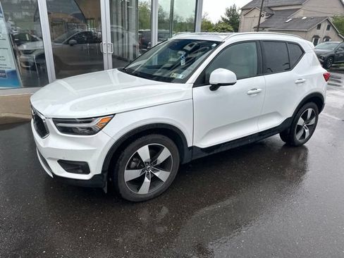 Used 2021 Volvo XC40 T5 Momentum w/ Protection Package Premier AWD/4WD image 3