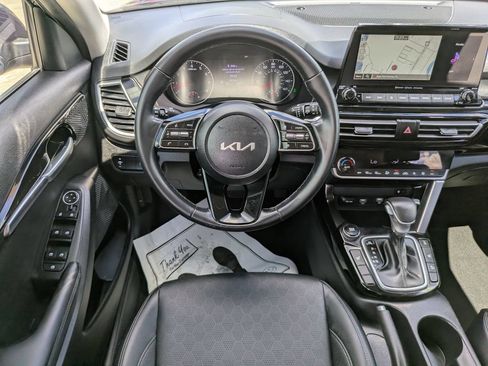 Certified 2023 Kia Seltos EX AWD/4WD image 16
