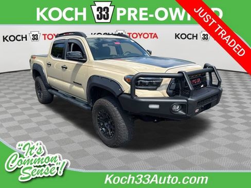 Used 2017 Toyota Tacoma TRD Off-Road AWD/4WD image 1