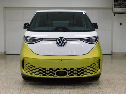 Used 2025 Volkswagen ID. Buzz 1st Edition image 2