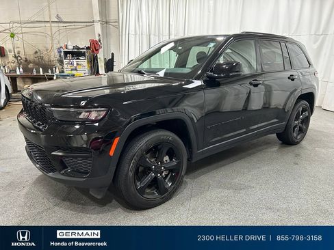 Used 2023 Jeep Grand Cherokee Altitude AWD/4WD image 4