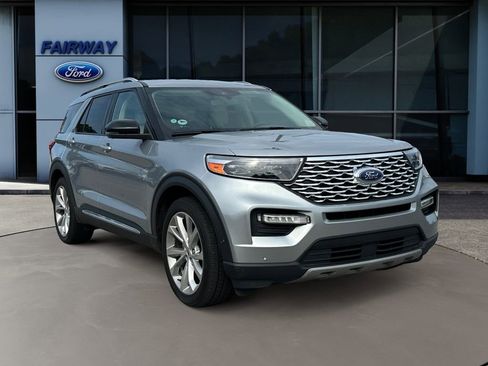 Used 2022 Ford Explorer Platinum w/ Equipment Group 601A RWD image 3