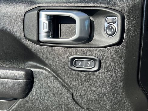 Used 2024 Jeep Wrangler Unlimited image 19