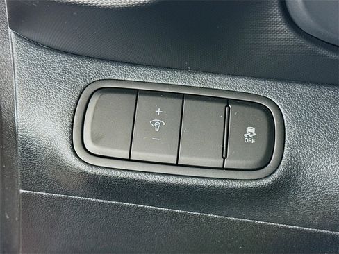 Certified 2026 Hyundai Venue SE image 18