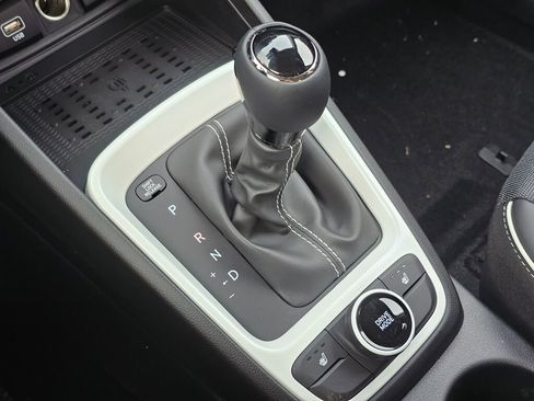 Used 2026 Hyundai Venue SEL image 28