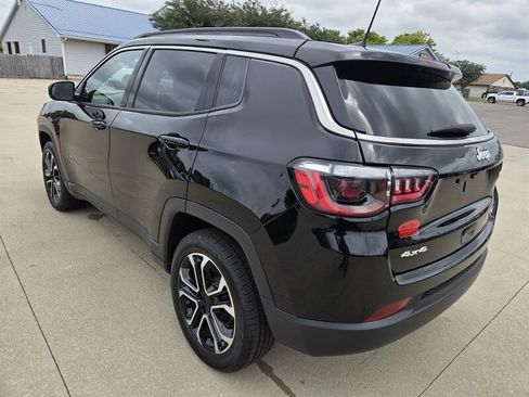 Used 2022 Jeep Compass Limited AWD/4WD image 5