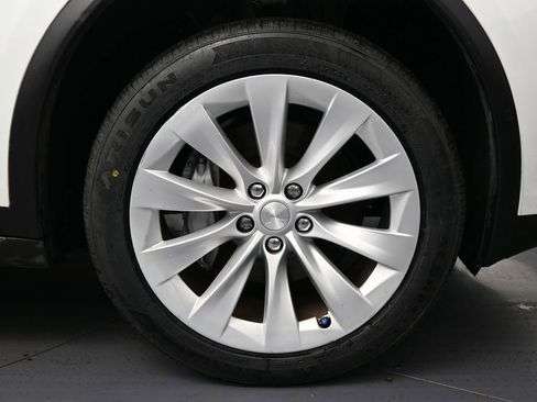 Used 2018 Tesla Model X 100D image 13