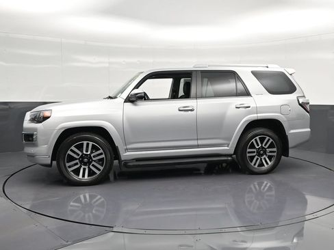 Used 2024 Toyota 4Runner Limited AWD/4WD image 7