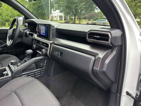 Used 2025 Toyota 4Runner SR5 AWD/4WD image 26