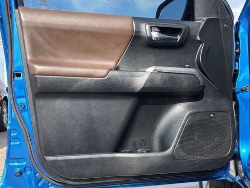 Used 2017 Toyota Tacoma Limited image 13
